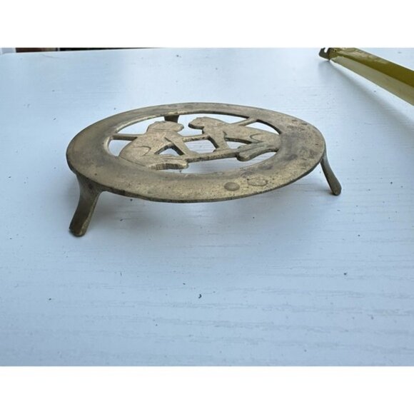 Vintage Solid Brass - 2 Kitty Cat Trivet  4" Diameter on 3 Feet. - Picture 2 of 3